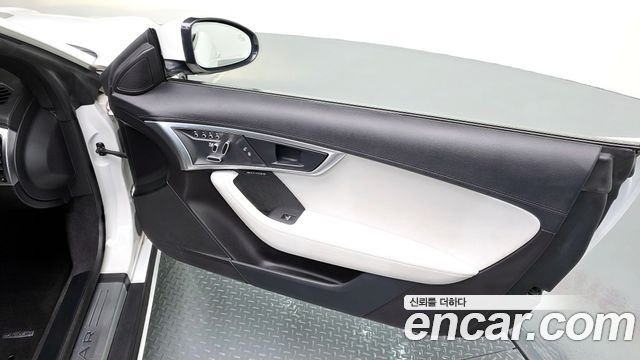Jaguar F-TYPE 2019 — photo 14