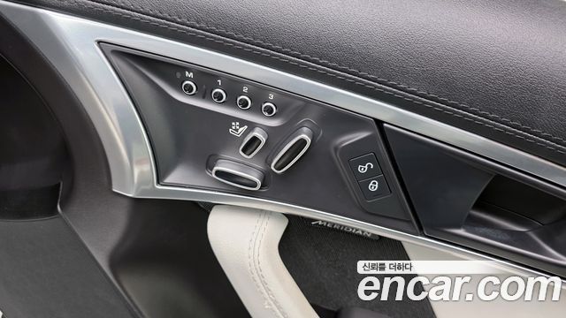 Jaguar F-TYPE 2019 — photo 27