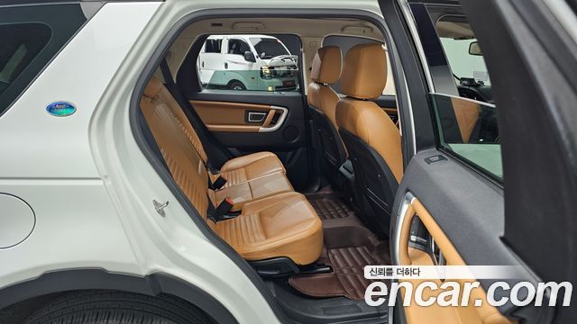 Land Rover Discovery Sport 2018 — photo 17