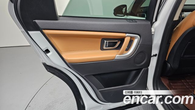 Land Rover Discovery Sport 2018 — photo 15
