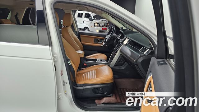 Land Rover Discovery Sport 2018 — photo 16