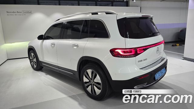 Mercedes-Benz EQB 2024 — photo 3