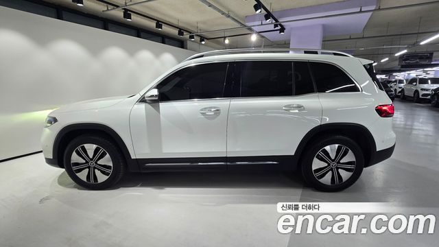 Mercedes-Benz EQB 2024 — photo 8