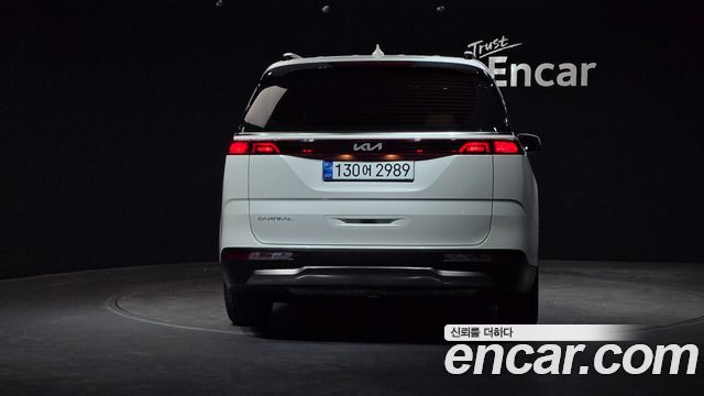 Kia Canival 2023 — photo 4