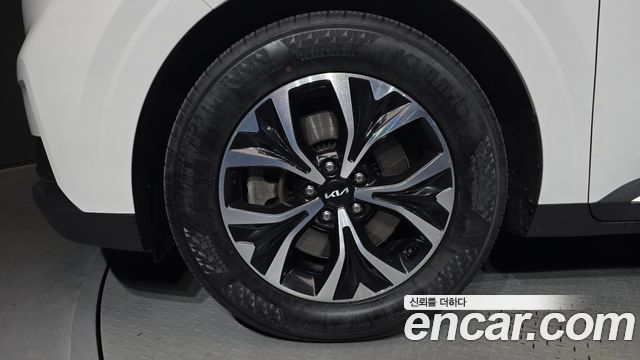 Kia Canival 2023 — photo 5