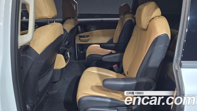 Kia Canival 2023 — photo 11