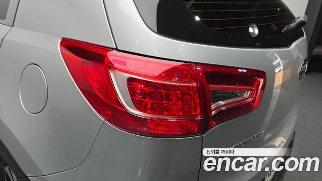 Kia Sportage 2011 — photo 9