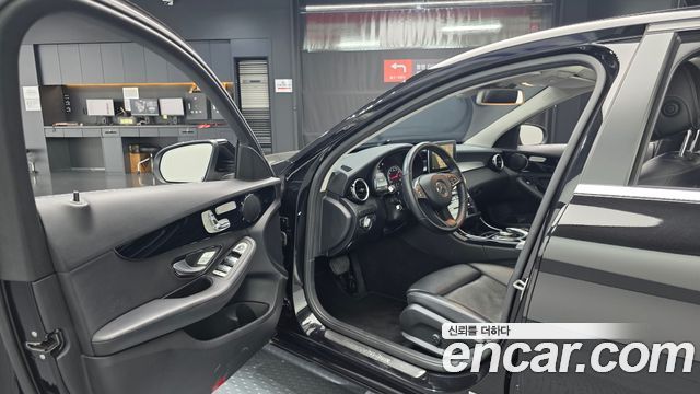 Mercedes-Benz C-Class 2017 — photo 12