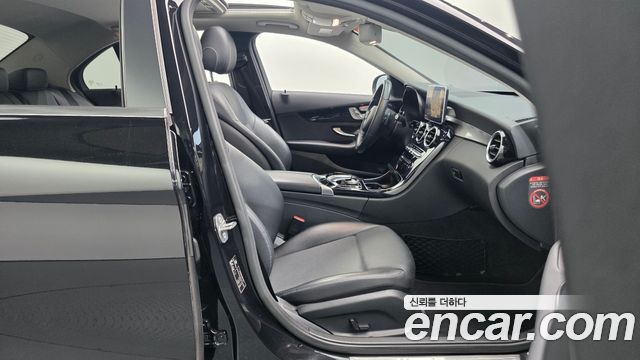 Mercedes-Benz C-Class 2017 — photo 16