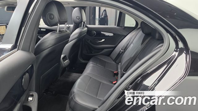 Mercedes-Benz C-Class 2017 — photo 17