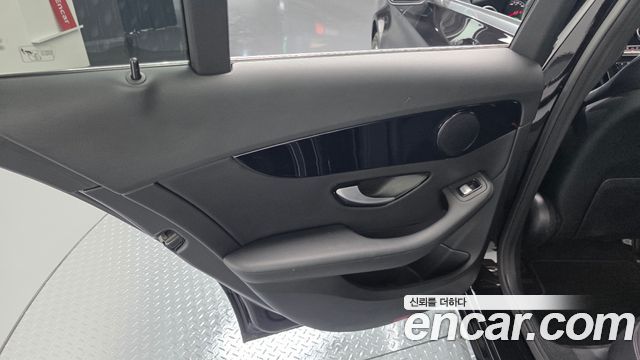 Mercedes-Benz C-Class 2017 — photo 14