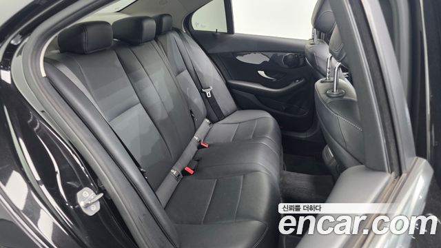 Mercedes-Benz C-Class 2017 — photo 15