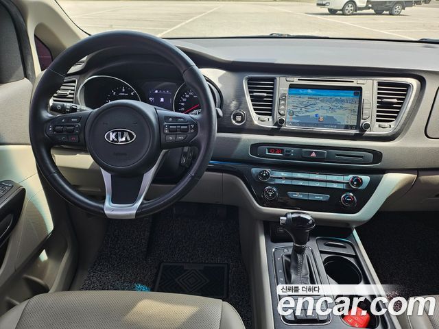 Kia Canival 2016 — photo 15