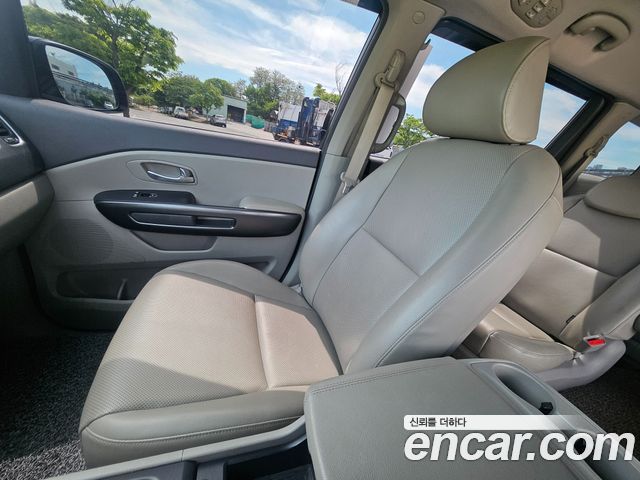 Kia Canival 2016 — photo 16