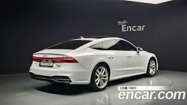 Audi A7 2022 — photo 2
