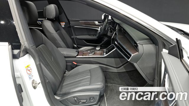 Audi A7 2022 — photo 17