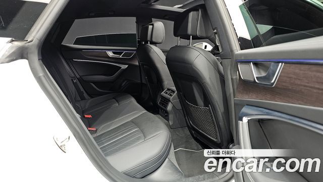 Audi A7 2022 — photo 18