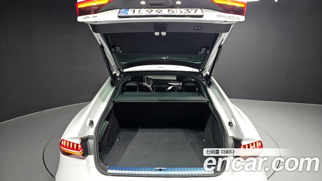 Audi A7 2022 — photo 26
