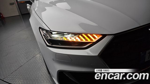 Audi A7 2022 — photo 8