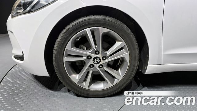 Hyundai AVANTE 2017 — photo 5