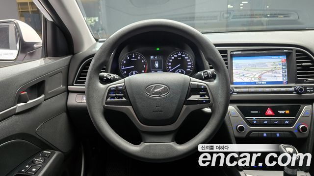 Hyundai AVANTE 2017 — photo 13