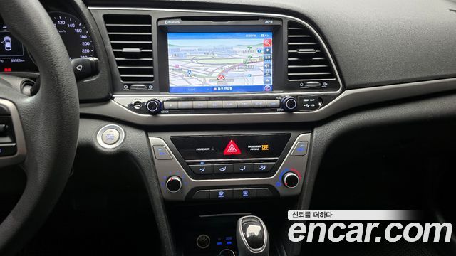 Hyundai AVANTE 2017 — photo 14