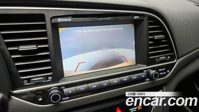 Hyundai AVANTE 2017 — photo 15
