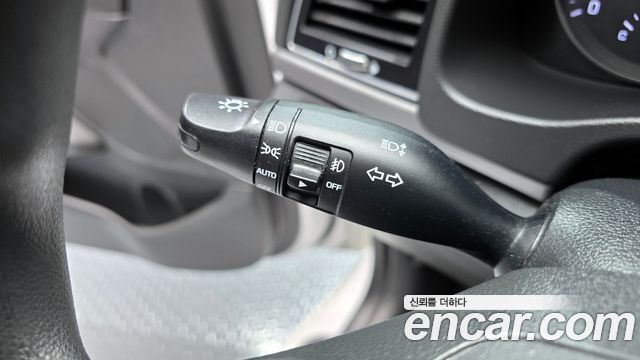 Hyundai AVANTE 2017 — photo 16