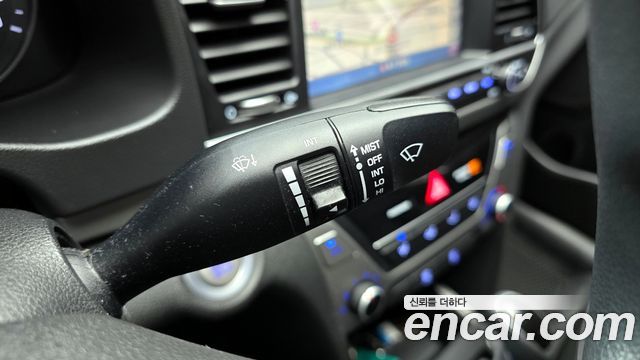 Hyundai AVANTE 2017 — photo 17