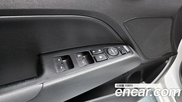 Hyundai AVANTE 2017 — photo 18