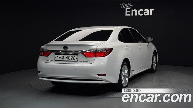 Lexus ES 2014 — photo 2