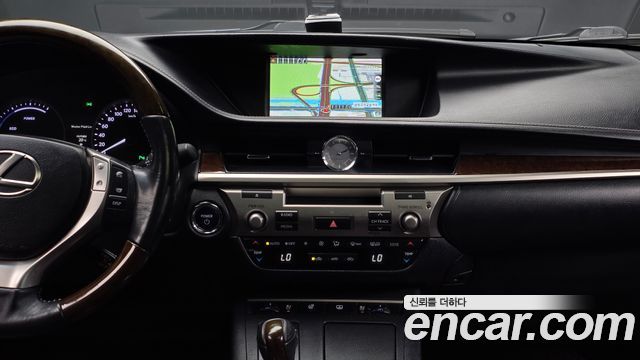 Lexus ES 2014 — photo 11