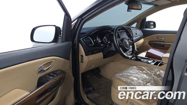 Kia Canival 2016 — photo 10