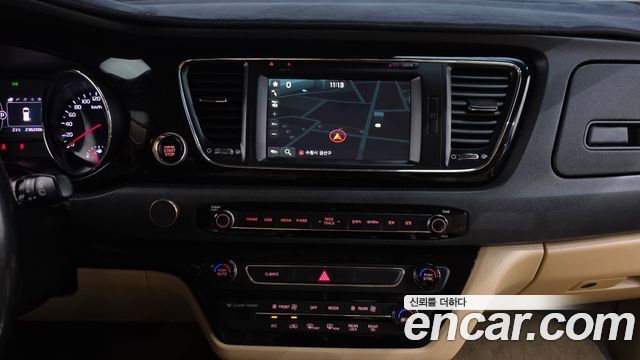 Kia Canival 2016 — photo 12