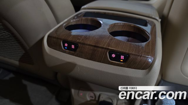 Kia Canival 2016 — photo 19
