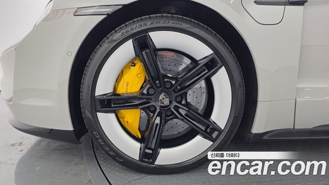 Porsche Taycan 2025 — photo 5