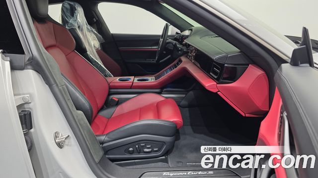 Porsche Taycan 2025 — photo 11