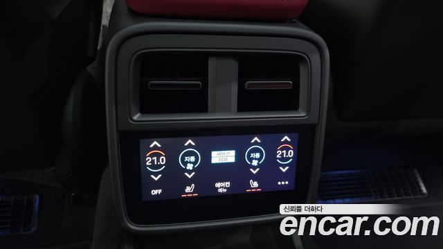 Porsche Taycan 2025 — photo 19