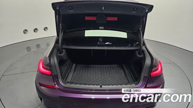 BMW 3-Series 2021 — photo 26