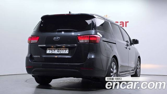 Kia Canival 2015 — photo 2