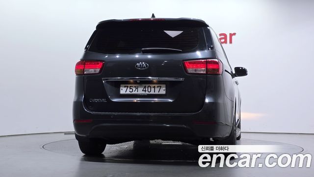 Kia Canival 2015 — photo 4