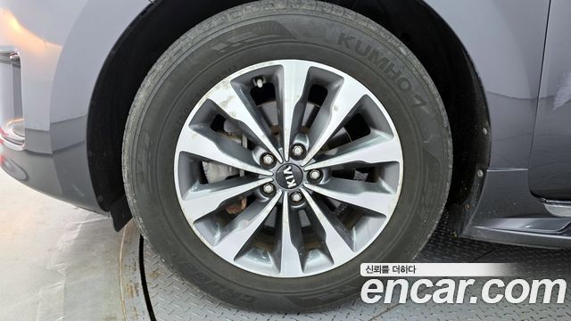 Kia Canival 2015 — photo 5