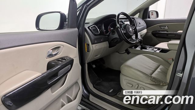 Kia Canival 2015 — photo 13