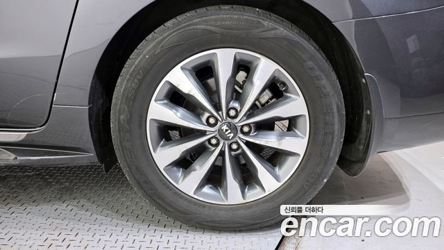 Kia Canival 2015 — photo 7