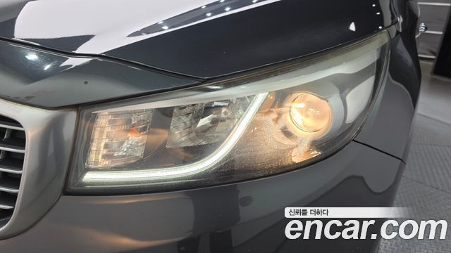 Kia Canival 2015 — photo 8