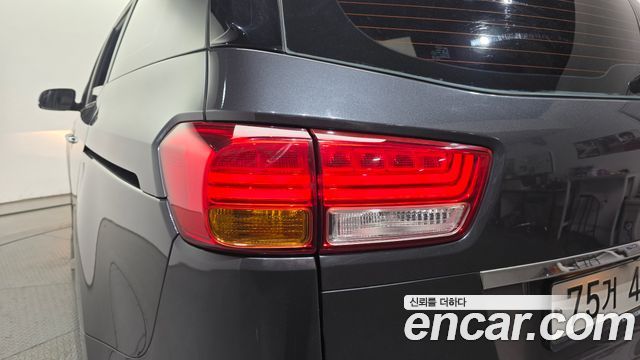 Kia Canival 2015 — photo 9