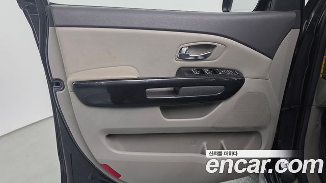 Kia Canival 2015 — photo 15