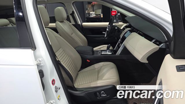 Land Rover Discovery Sport 2021 — photo 17