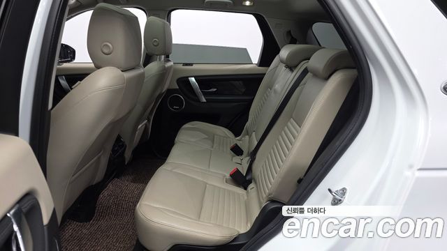 Land Rover Discovery Sport 2021 — photo 16
