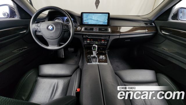 BMW 7-Series 2010 — photo 7